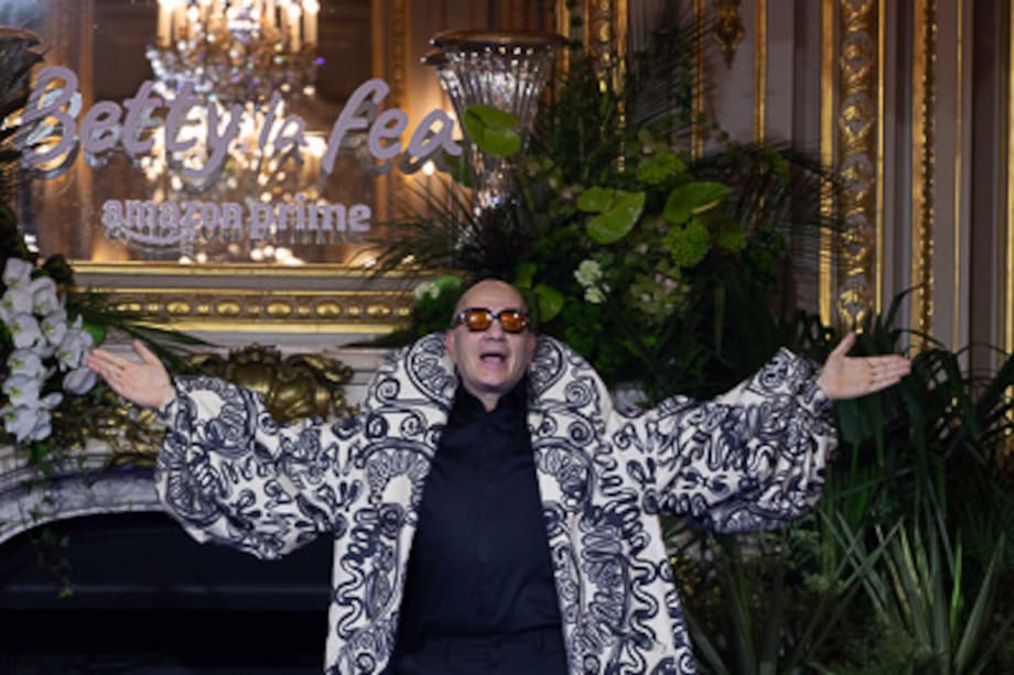 Como abrebocas del estreno de 'Betty la fea', Hugo Lombardi presentó su nueva colección en París. El Sagri-La Hotel fue el escenario perfecto para este evento de moda y música.