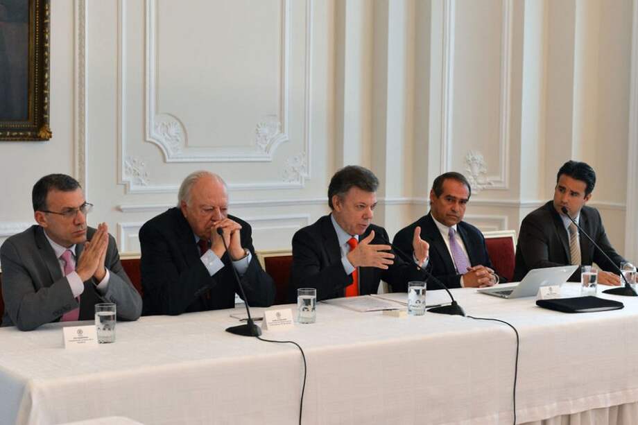 Imagen del presidente Juan Manuel Santos junto a los líderes del Partido de la U, en la reunión del pasado lunes.