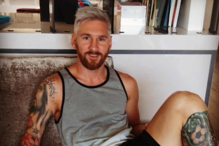 El argentino Lionel Messi posando con su nuevo look. / Instagram: antoroccuzzo88