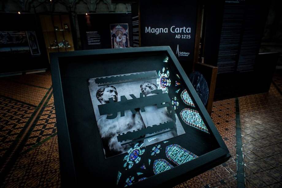 "Magna Carta... Holy Grail", disco de Jay-Z, es exhibido en la catedral inglesa de Salisbury.