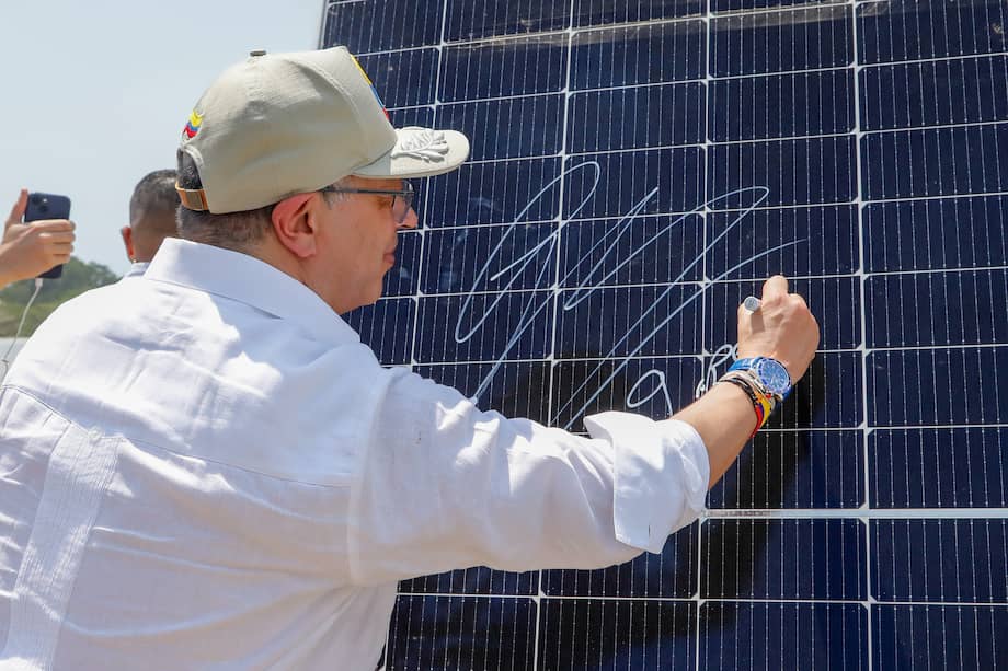 El presidente Petro habló de crear el programa Colombia Solar para reducir tarifas de energía.