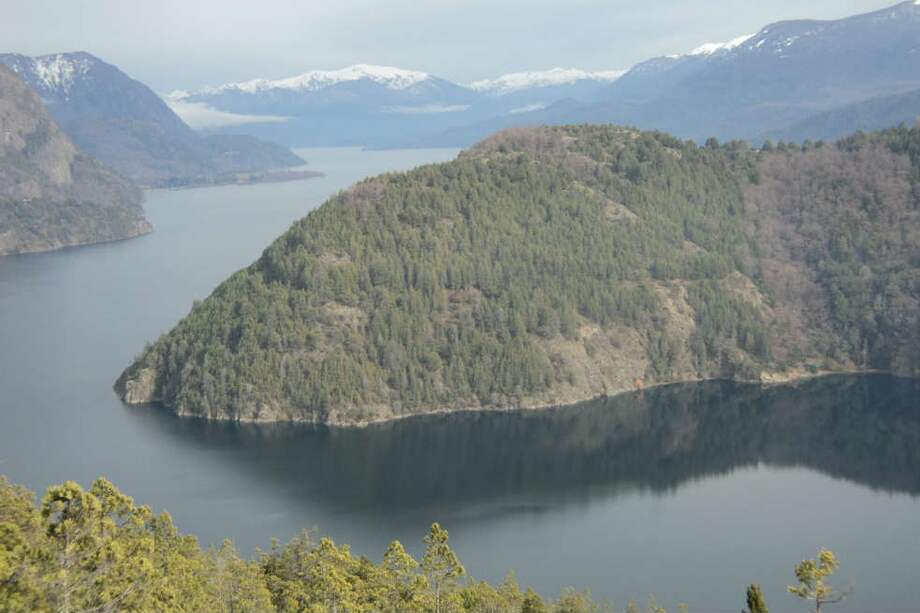Panorámica desde San Martín de los Andes, pueblo argentino.