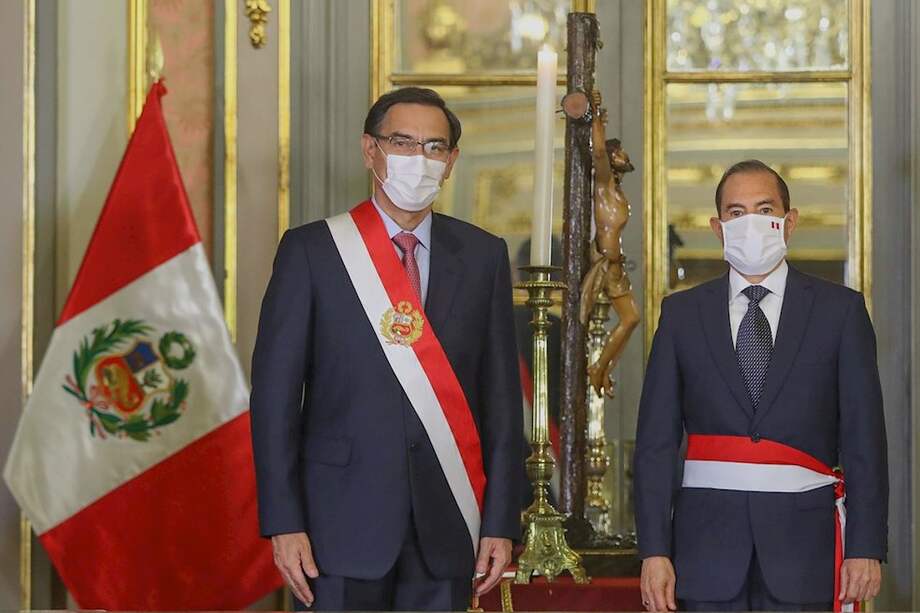 El presidente de Perú, Martín Vizcarra, nombró al general retirado Walter Martos como jefe de Gabinete.