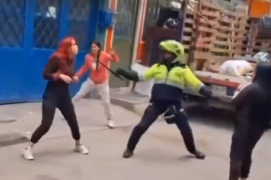 El agente habría golpeado a la mujer con su macana, luego de que ella lo increpara durante el operativo.