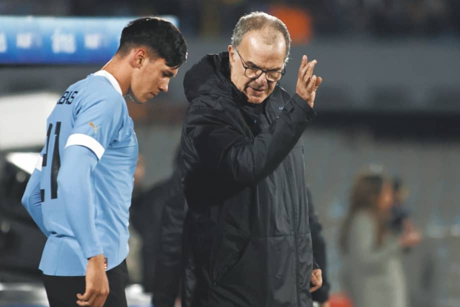 Marcelo Bielsa dejó el Leeds inglés y luego se hizo cargo de la selección de Uruguay. / Getty Images