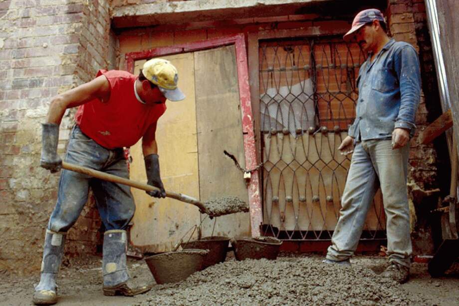 El salario mínimo vigente que ganan más de un millón de trabajadores en Colombia, está en $689.454. / Bloomberg