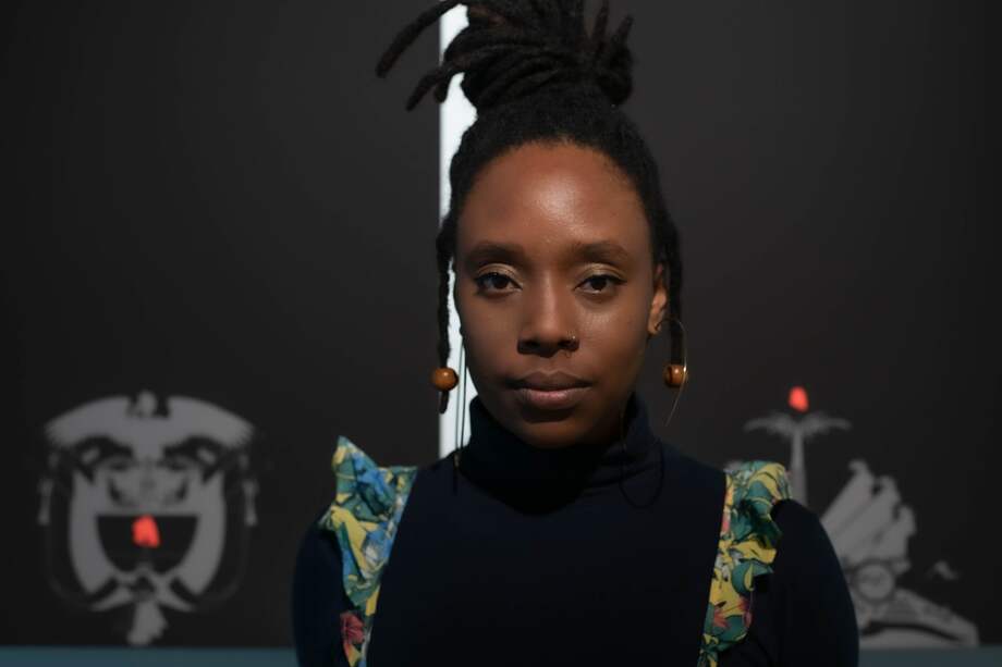 Astrid Milena González contextualiza geográficamente el territorio de Drexciya en su videoinstalación.