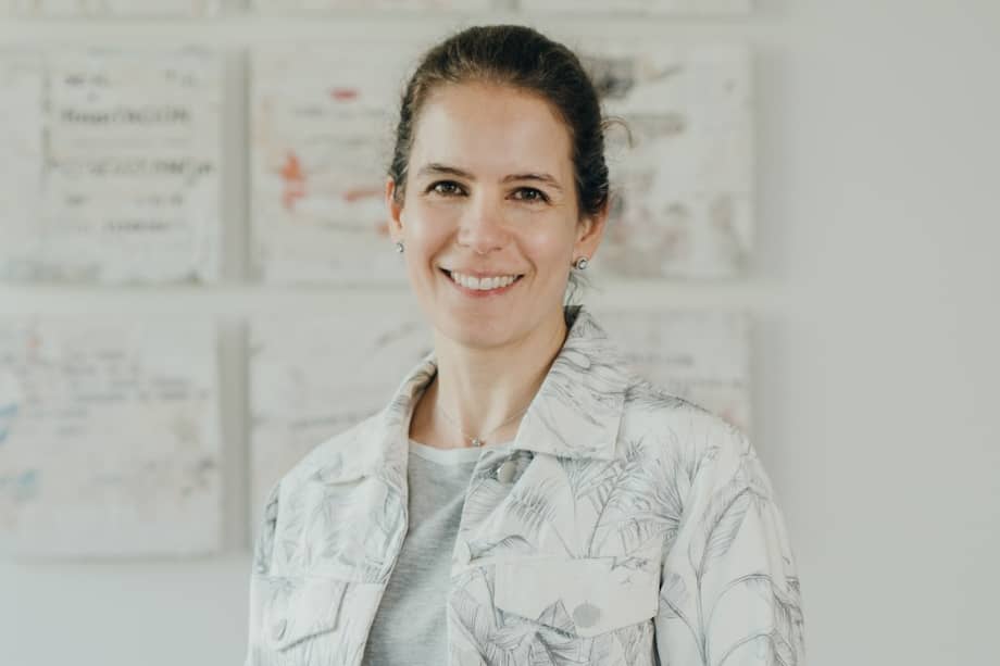 Es en los múltiples ladrillos donde se imprime sublimemente el diálogo personal, permanente y evolutivo en su obra.