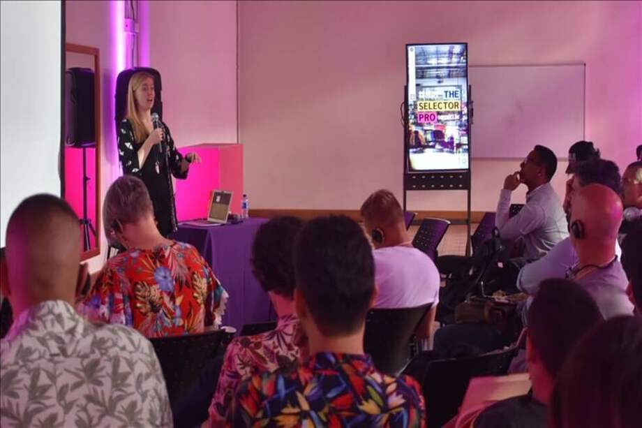 La periodista se refirió, entre otros temas, al diseño de propuestas que los reporteros deberían tener al contactar a un editor experto en música. / Cortesía Agencia Anadolu