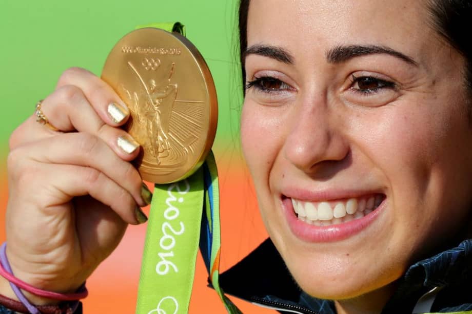 Mariana Pajón celebra la presea dorada en BMX. Foto: AFP