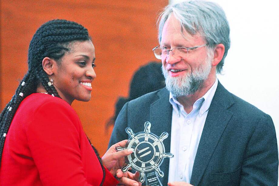 Neyla Yadira Amú Venté, premio en Sector Público. / Foto: Cristian Garavito - El Espectador