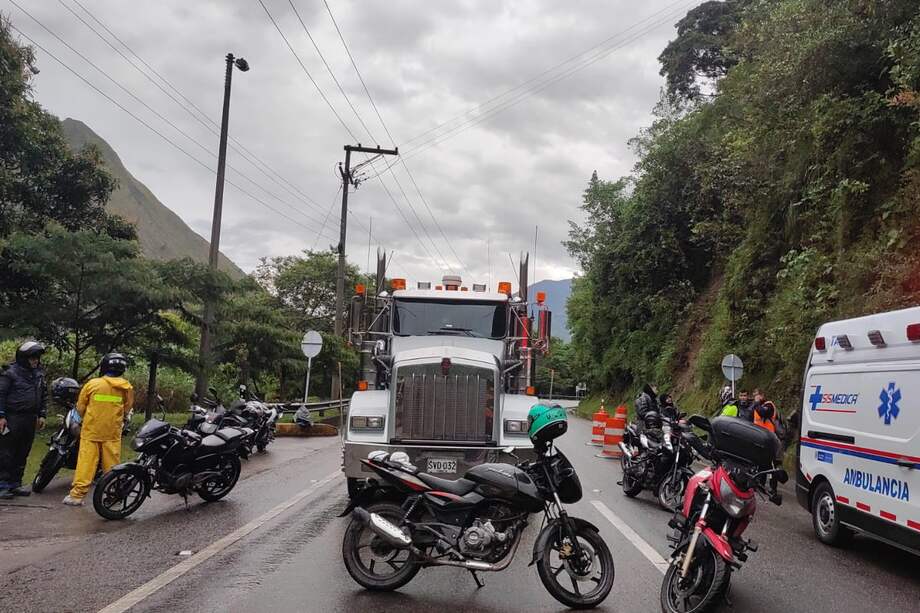 Cierres en la vía al Llano.