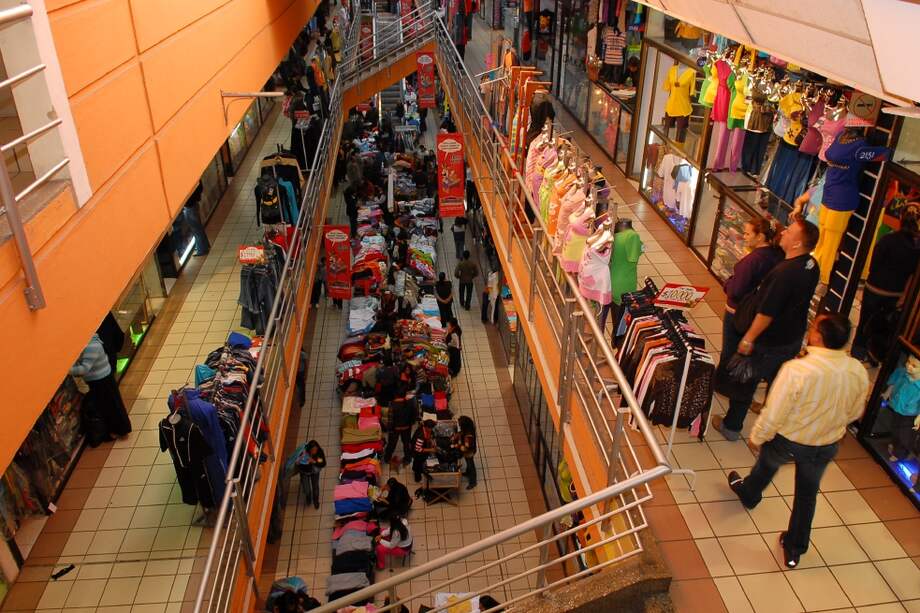 En San Victorino, 11.200 microempresarios se ven afectados por el contrabando. / Archivo