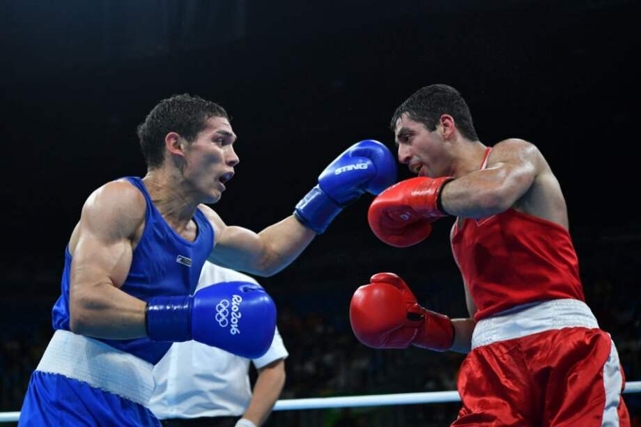 Ceiber Ávila durante su combate contra el ruso Misha Aloian. Foto: AFP
