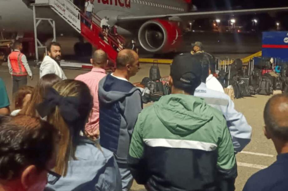 Imagen aportad por la Defensa Civil en el aeropuerto de Valledupar ante la emergencia.