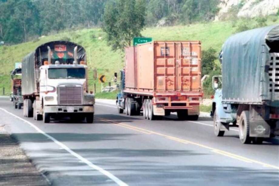Vía La Línea cerrada por deslizamiento de tierra en Quindío