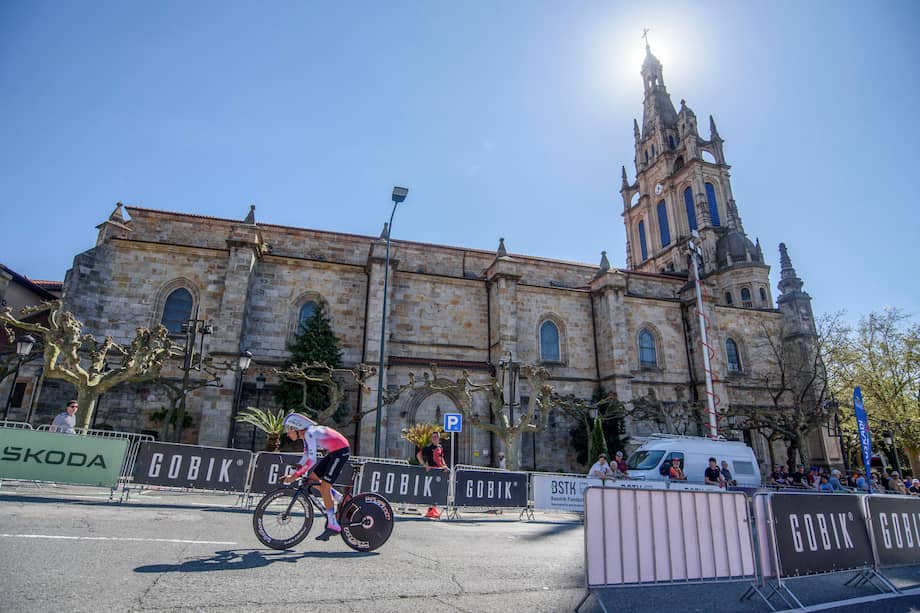 Paul Seixas se llevó el liderato de la carrera tras conquistar la contrarreloj individual en la primera jornada.