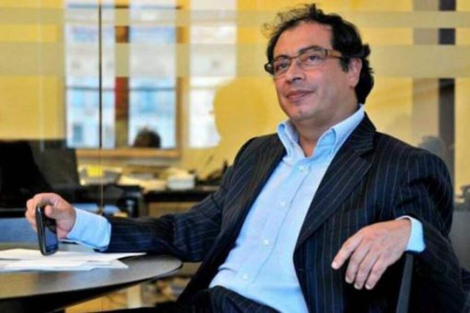 Petro dice que su destitución es para poner a Francisco Santos como alcalde