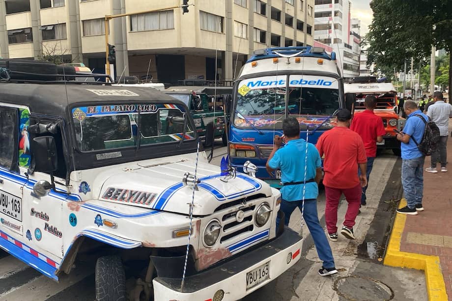 Conductores del transporte tradicional (Ermita, Papagayos, Recreativos) realizan protestas y cierres intermitentes en diferentes puntos de la ciudad.