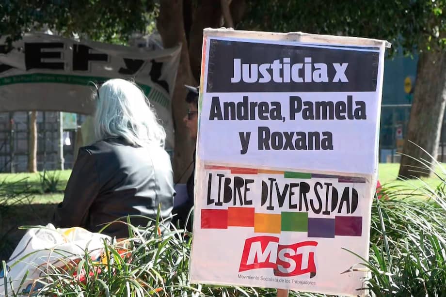 El juicio por el homicidio de tres lesbianas cometido 2024 en Buenos Aires y que causó una gran conmoción en Argentina comenzó con un único acusado, Justo Fernando Barrientos, quien podría recibir una condena histórica si la Justicia determina que fue un crimen de odio.