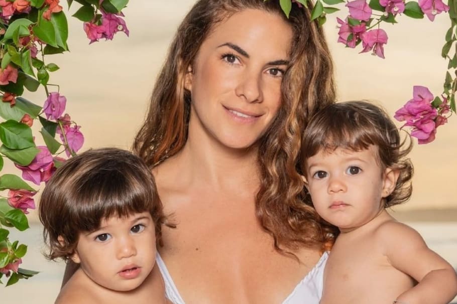 Naty Botero con sus hijas Luna y Paloma