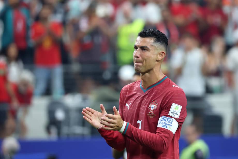 Cristiano Ronaldo llora tras perder el partido de los octavos de final de la Copa Mundial de la FIFA 2026 entre Portugal y España en el estadio AT&T de Arlington, Estados Unidos.
