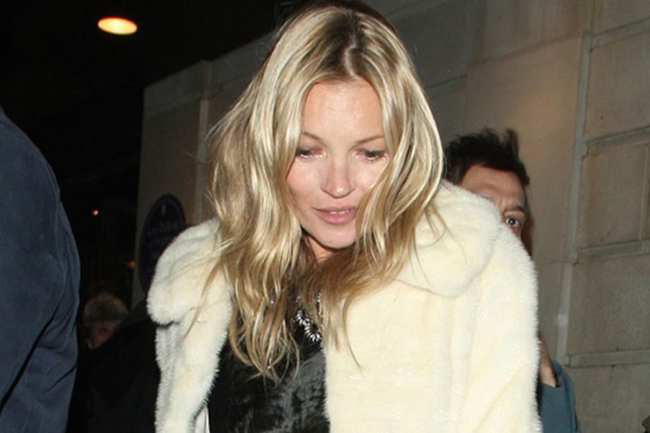 Kate Moss saltó a la fama cuando cuando en 1992 Calvin Klein la seleccionó como modelo de su línea de perfumes.