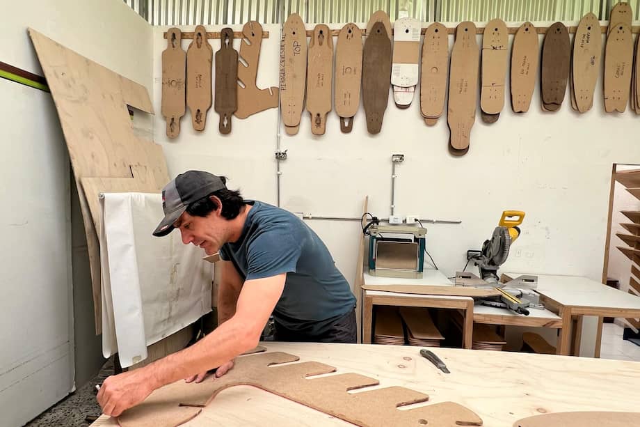 Durante siete años importó tablas, estudió catálogos y entendió materiales.