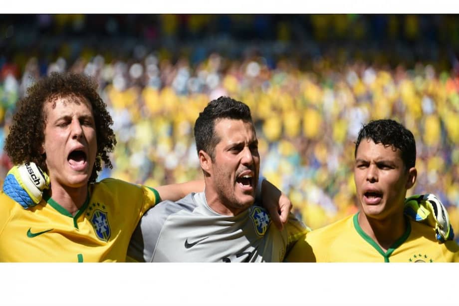 David Luiz, el arquero Julio César y Thiago Silva, tres joyas de la selección de Brasil, rival mañana de la selección de Colombia. / AFP