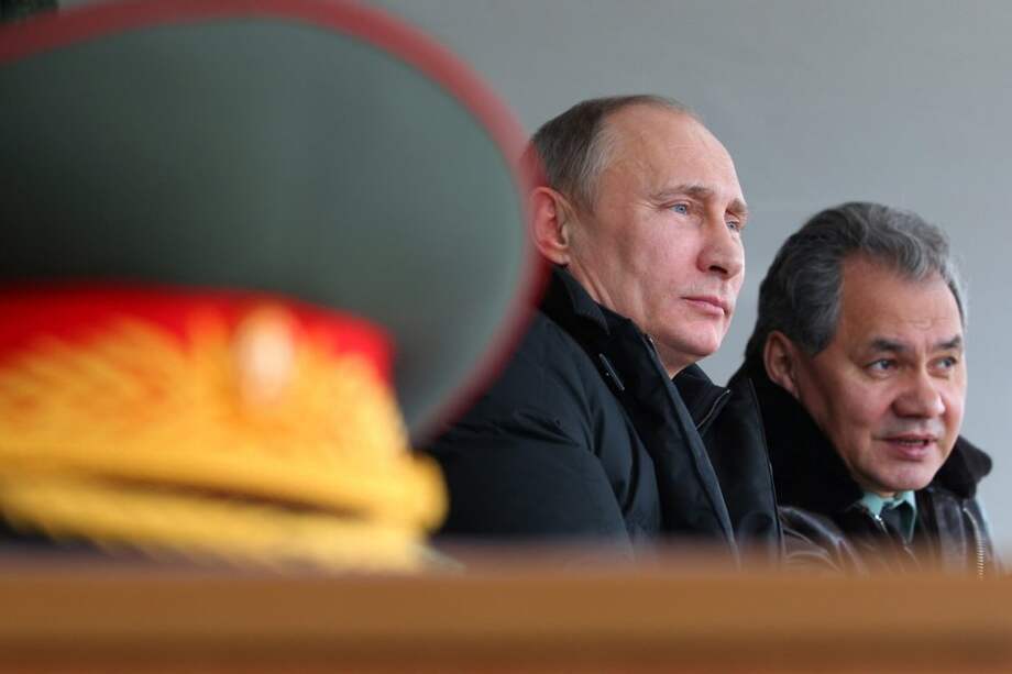El presidente ruso, Vladimir Putin izda, y el ministro ruso de Defensa, Sergei Shoigu /EFE