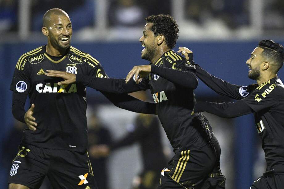 Elton celebra el gol contra Gimnasia y Esgrima. / AFP