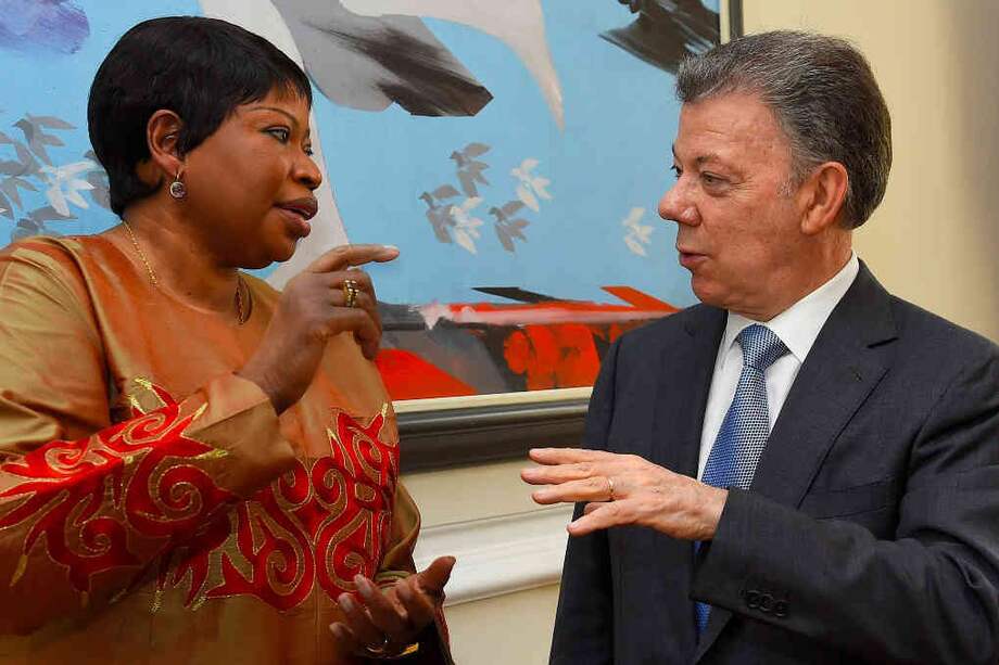 Fatou Bensouda, fiscal de la CPI, visitó por primera vez el país para indagar sobre un tema especial: las investigaciones contra 29 altos mandos oficiales sobre ejecuciones extrajudiciales. /SIG