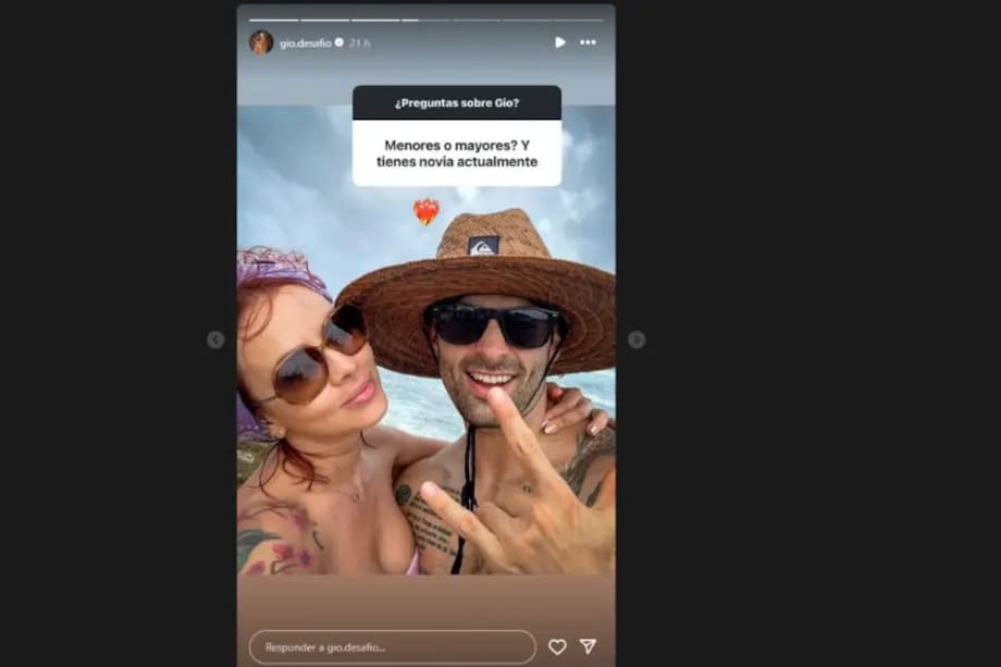 Gio, participante del 'Desafío del Siglo XXI', junto a su novia Sofía.