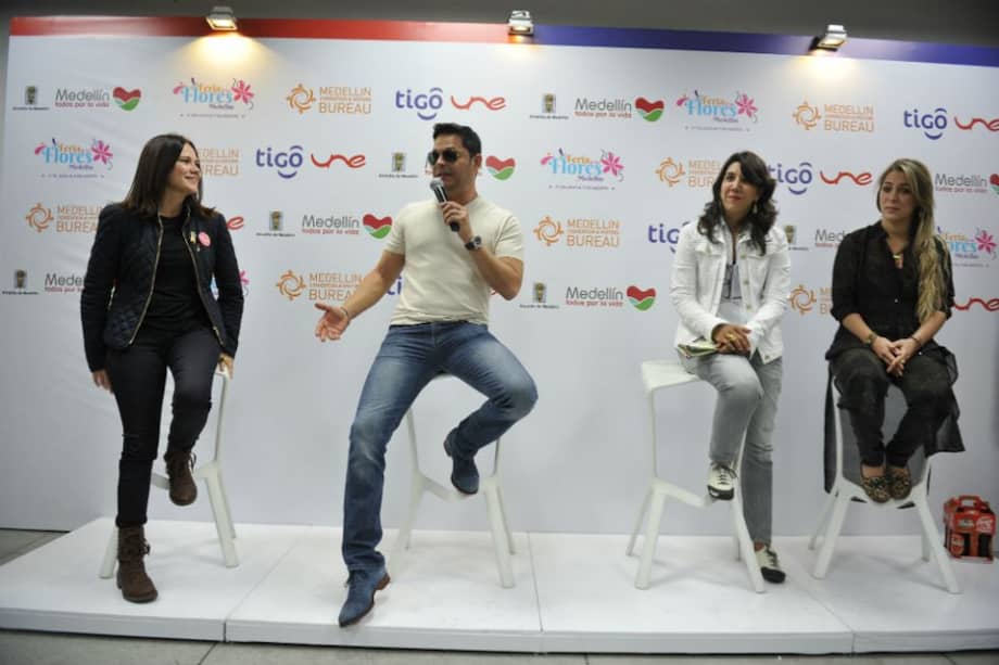 La gerente de la Feria, Natalia Martínez, acompañada por el artista Rey Ruíz, la secretaria de Cultura de la ciudad, María del Rosario Escobar y Maribel Gomez, gerente de marca de Pilsen, durante el lanzamiento oficial del evento. /Gustavo Torrijos - El Espectador