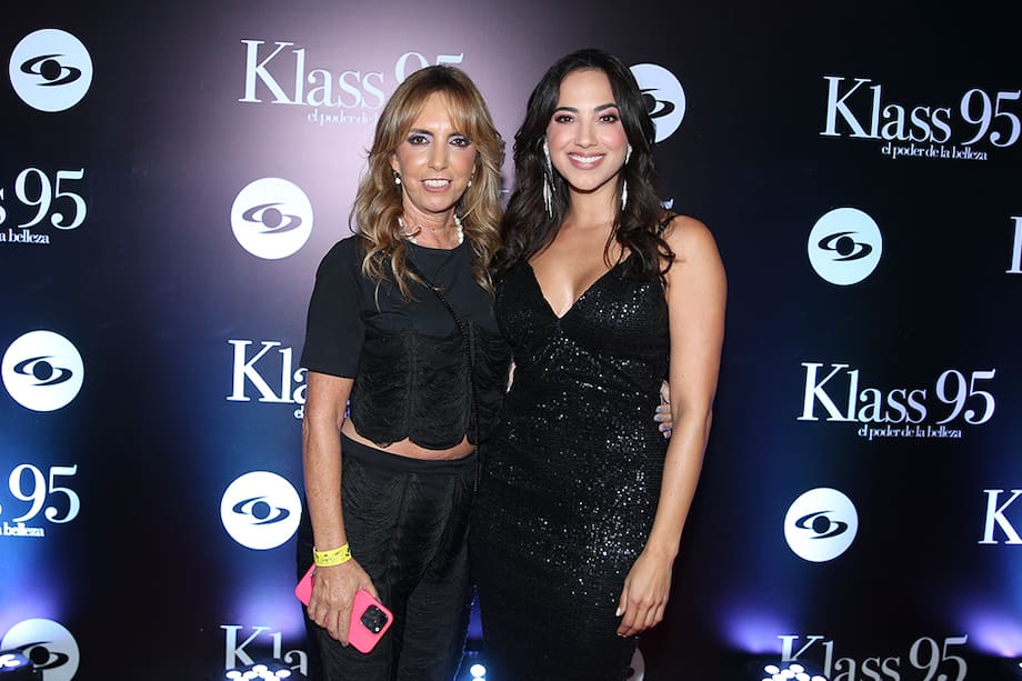 Nicole junto a María Andrea Lara