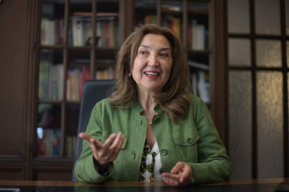 La embajadora turca en Colombia, Öztürk Cil, habla de la importancia de integrar a los inmigrantes a las poblaciones que los reciben. / Christian Garavito
