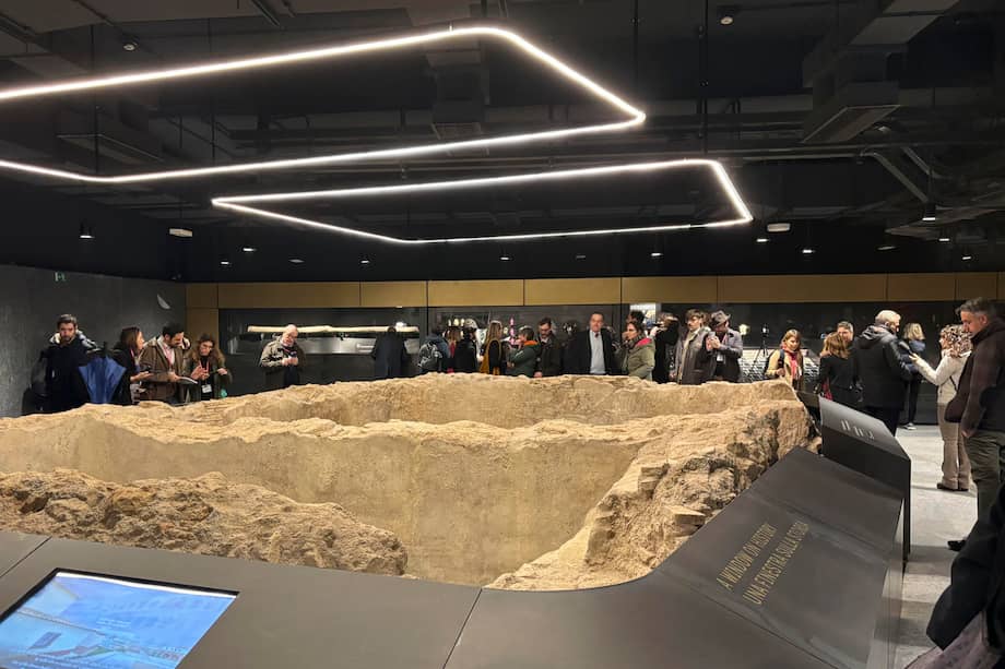 Estación inaugurada de roma: Coliseo-Foros Imperiales'