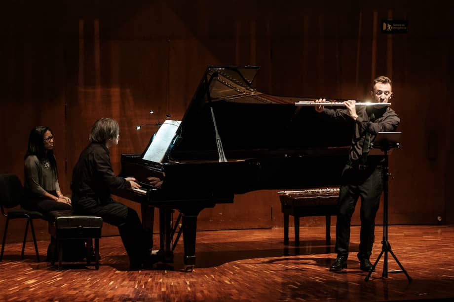 Matteo Cesari es un intérprete premiado y un investigador de la música contemporánea; mientras que Fuminori Tanada es un versado orquestador. / Gabriel Rojas © Banco de la República