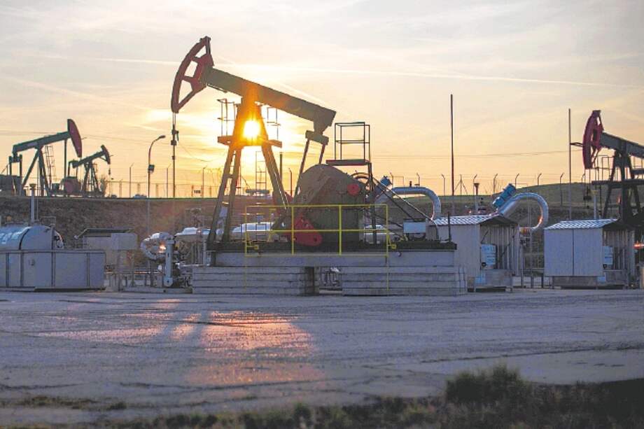 En Nueva York, los precios del crudo permanecen por debajo de los US$50 el barril. / Bloomberg