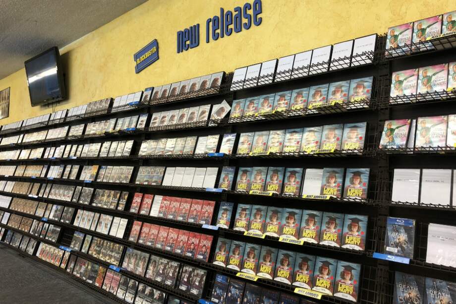 Pronto serán los únicos, pues esta semana la otra tienda que seguía en pie en Australia anunció su cierre definitivo. La noticia produjo sentimientos encontrados entre los empleados del local de la avenida Revere. / EFE