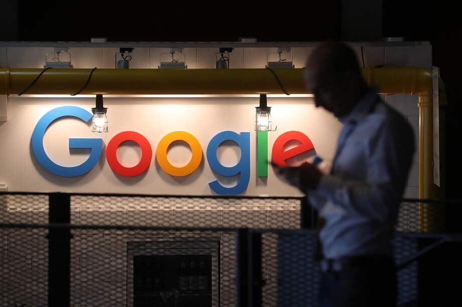 "Cada mes, Google News y Google Search llevan más de 10.000 millones de clics a los sitios web de los editores", respondió la compañía. / Bloomberg.