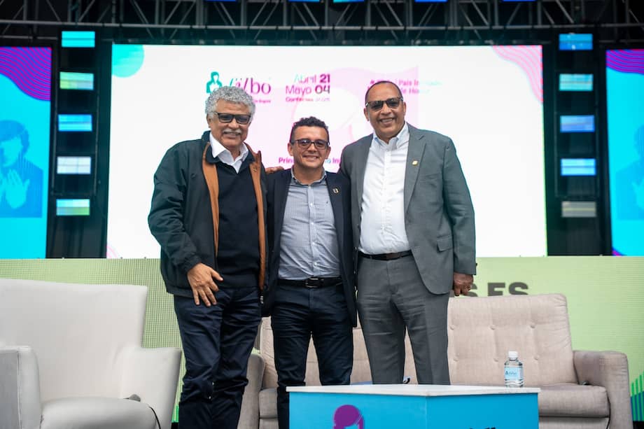 De izquierda a derecha: Alfonso Múnera Cavadía; Deibar René Hurtado Herrera, rector de la Universidad
del Cauca; y Willian Malkun Castillejo, rector de la Universidad de Cartagena. / Cortesía Unviersidad de Cartagena