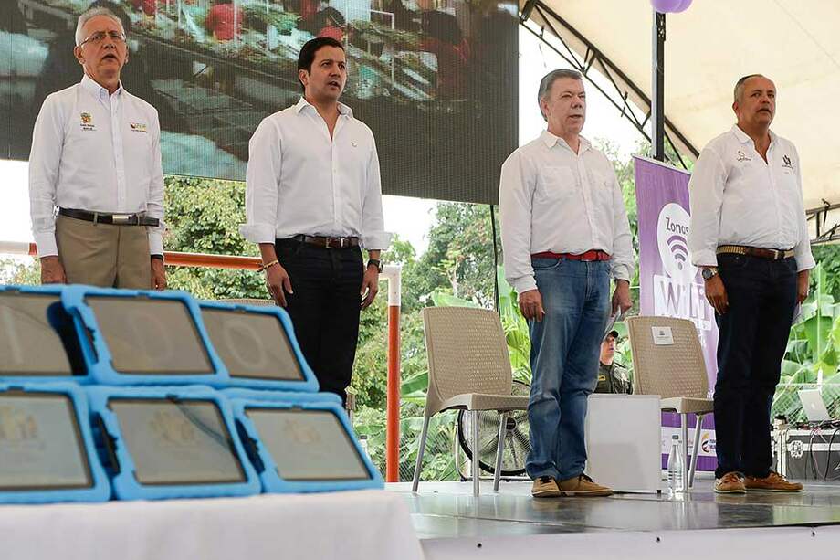 El presidente Juan Manuel Santos se pronunció durante la entrega de una Zona Wi- Fi gratis y tabletas, en Ibagué, (Tolima). / SIG