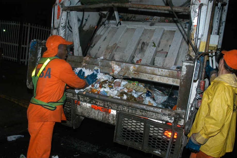 Por falta de licitación, este servicio se presta en libre competencia, es decir, cualquier empresa puede entrar a operar.