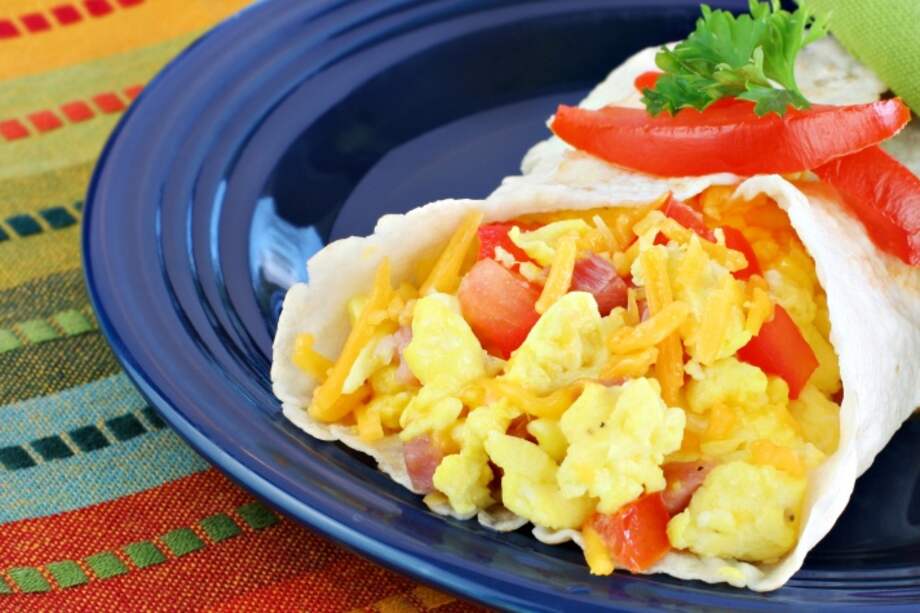 Wrap de huevo con jamón y queso