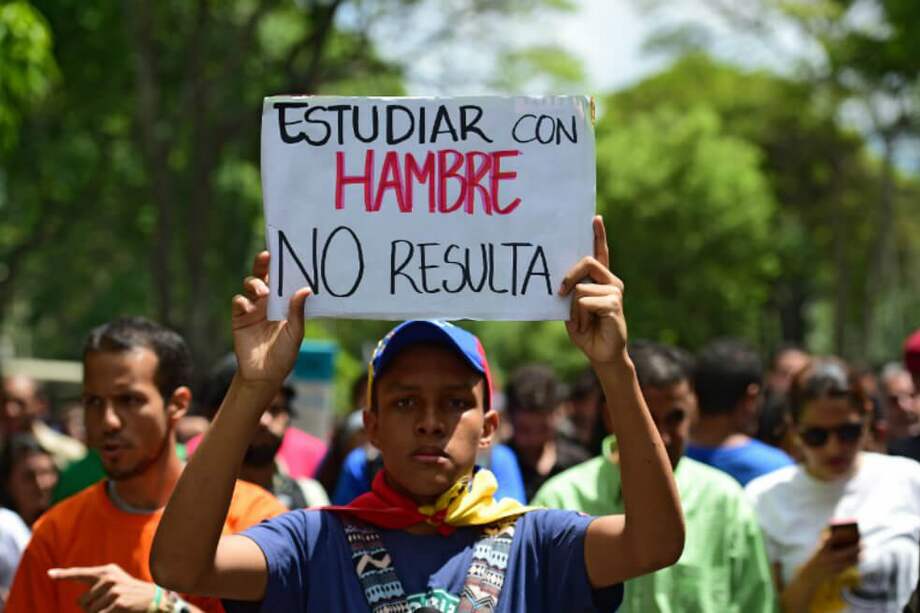En Venezuela hay marchas a diario pidiendo mejora de todos los servicios: salud, educación, acceso a alimentos y libertad política. / AFP