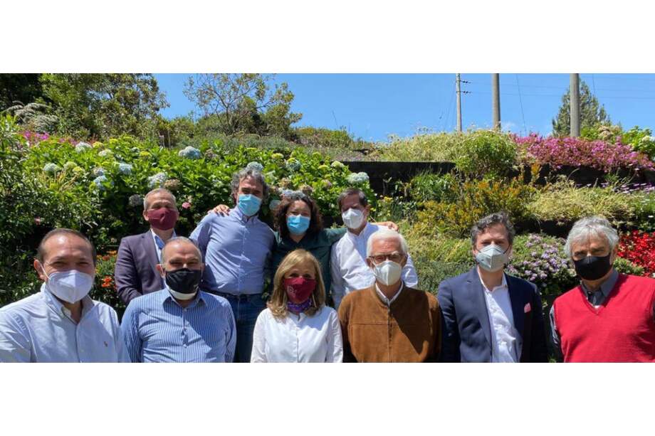 Los miembros de la coalición de centro le dieron la bienvenida a Ángela María Robledo.