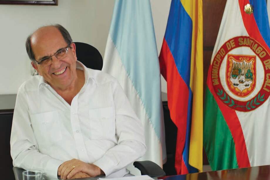 Rodrigo Guerrero sostiene que la política es medicina a gran escala. / Prensa: Alcaldía de Cali