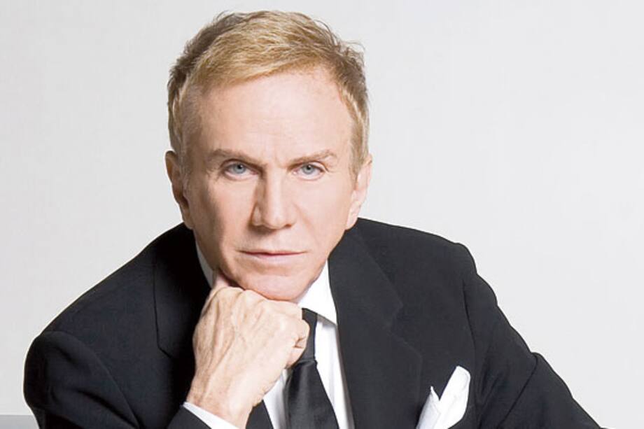 El preparador de reinas venezolanas Osmel Sousa defiende cirugía