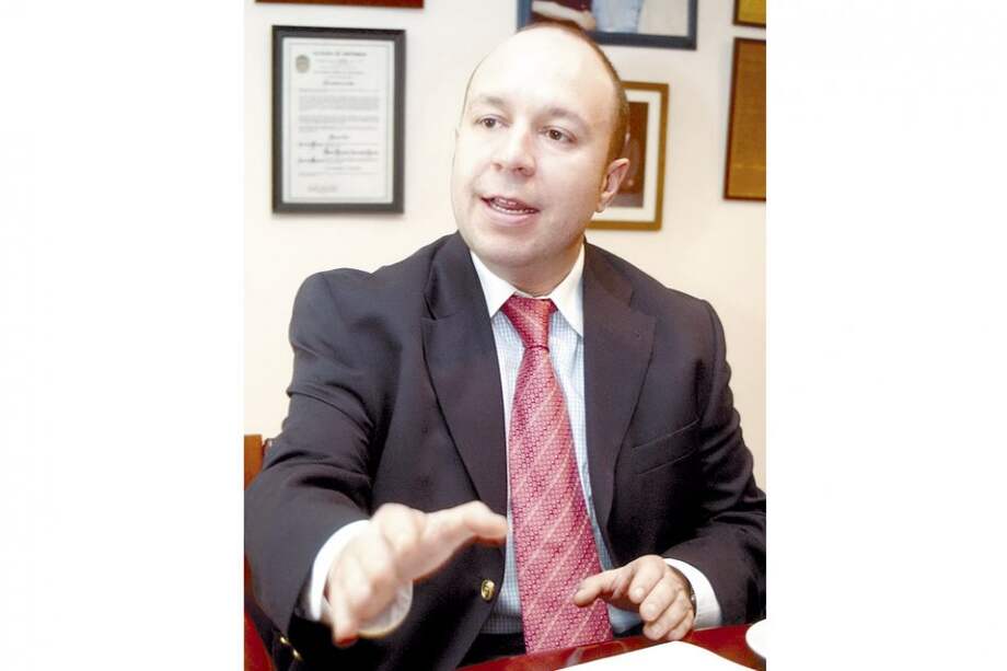 Al exfiscal Camilo Bula lo investigan por irregularidades en la venta de cuatro bienes de la DNE.